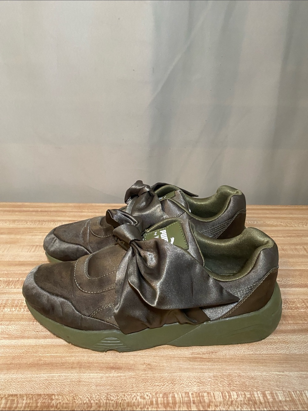 PUMA x FENTY Rihanna Olive Branch Satin Bow Sneakers US 9
